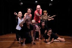 Ra mắt vở kịch tiếng Anh 'Ngoại lệ và nội quy'