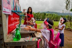 Myanmar hỗ trợ trẻ em quay lại trường học