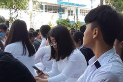 Cho học sinh dùng điện thoại: Cần hướng dẫn cụ thể hơn
