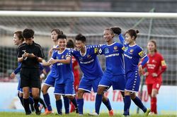 Bóng đá nữ cũng phàn nàn trọng tài