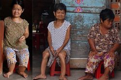 Chuyện tình bi thương của những phụ nữ 'tí hon' ở Tây Ninh