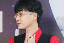 Đây là cách Jack đưa fan Đom đóm vào dự sự kiện Hoa Hải Đường: Quả là thần tượng và fan như hình với bóng!
