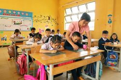 Tình thầy trò tươi xanh trên mảnh đất sình lầy