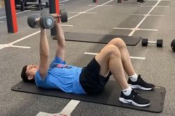 Xem thủ môn Đặng Văn Lâm miệt mài 'luyện công' trong phòng gym