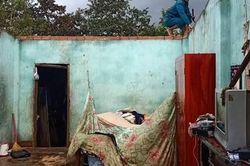 Hàng chục ngôi nhà bị tốc mái do lốc xoáy gây ra ở Lâm Đồng
