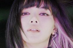 Lisa Blackpink lại tung ảnh quảng bá mới, Blink thấy 'khó ở'