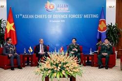 Thượng tướng Phan Văn Giang tiếp Đại sứ và Tùy viên Quốc phòng các nước ASEAN