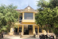 'Ăn chặn' tiền điện hỗ của người nghèo, chủ tịch xã và kế toán bị khởi tố