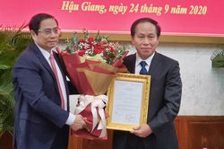 Công bố và trao quyết định chuẩn y chức vụ Bí thư Tỉnh ủy Hậu Giang