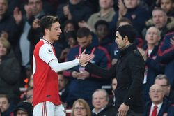Arteta chỉ nguyên nhân Ozil không được trọng dụng ở Arsenal