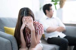 Vay tiền chữa bệnh cho con, chị hàng xóm đưa ra chiếc lắc vàng và tiết lộ sự thật khiến tôi đau thắt ruột gan