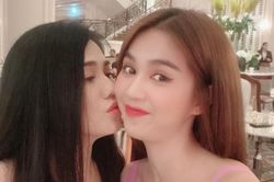 Ngọc Trinh lại bị chị gái 'lấn át' khi đọ sắc chung một khung hình