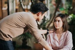 Đêm tân hôn, chồng ôm tiền vàng biến mất