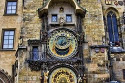 Đồng hồ thiên văn ở Praha và nghi thức chuyển giờ kỳ lạ