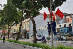 Trang trí, tuyên truyền phục vụ Đại hội đại biểu lần thứ XVII Đảng bộ TP Hà Nội