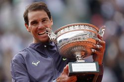 Nadal gặp khó trong hành trình bảo vệ danh hiệu Pháp mở rộng