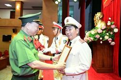 Thứ trưởng Trần Quốc Tỏ được thăng cấp bậc hàm Trung tướng