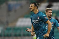 Tiền đạo Ibrahimovic mắc Covid-19
