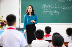 Nhiều giáo viên Nghệ An không ủng hộ việc dùng điện thoại trong giờ học