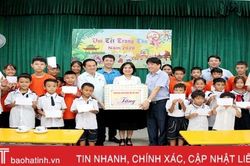 Nhiều món quà trung thu đã đến với các em nhỏ có hoàn cảnh khó khăn ở Hà Tĩnh