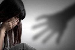 Con bị xâm hại, bố mẹ đừng nhắm mắt bỏ qua cho kẻ làm tổn thương con mình