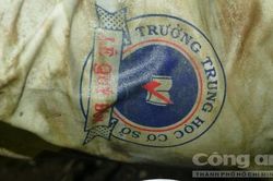 Tìm thân nhân người đàn ông mặc áo sơ mi Trường THCS Lê Quý Đôn
