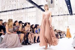 Người giàu không ít, nhưng vì sao chỉ có khoảng 4000 phụ nữ được sở hữu đồ Haute Couture?