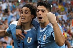 Atletico muốn chiêu mộ Cavani để đá cặp Suarez