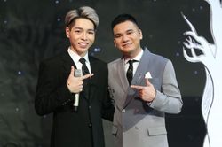 Sau màn song ca với Đức Phúc, Khắc Việt thăng hạng trên BXH Vpop