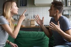Vợ chồng khắc khẩu – lỗi tại 'thầy'?