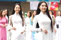 Không hẹn mà gặp, dàn thí sinh cùng diện áo dài trắng tới sơ khảo phía Nam HHVN 2020