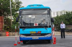 Những màn trình diễn điêu luyện của tài xế xe buýt Hà Nội