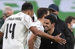 Aubameyang bỏ qua cơ hội đến Barca để ở lại Arsenal
