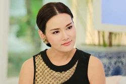 Chồng than vãn 'anh em trai cả đời chẳng mời nhau được cốc trà đá', ngay lập tức chị dâu đưa ra một tờ giấy khiến tôi chết lặng