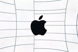Chuyện xưa nay hiếm: Apple bất ngờ nhượng bộ trước Facebook