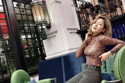 Diện trang phục kín mít nhưng hotgirl Trâm Anh lại để lộ nội y 'rõ như ban ngày'