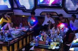 Phát hiện 33 nam nữ thanh niên dương tính với ma túy trong quán karaoke lúc 1h sáng