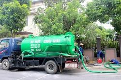 Vui, buồn nghề 'thông cống'