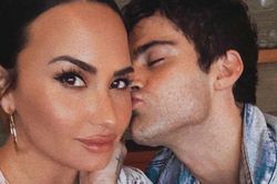 Bạn trai biết bị Demi Lovato hủy hôn khi đọc báo