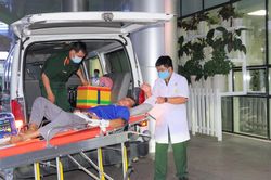Dùng trực thăng đưa một ngư dân từ Trường Sa về đất liền cấp cứu