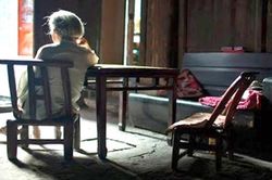 Những câu chuyện buồn tuổi 'xuống dốc cuộc đời'