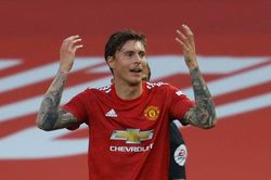 HLV Mourinho khiến M.U dính 'quả lừa' Lindelof ra sao?