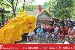 Trẻ em dân tộc Chứt ở Bản Giàng 2 rộn ràng vui đón trung thu