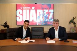 Chuyển nhượng Barca: HLV Koeman nói gì về vụ Suarez sang Atletico?