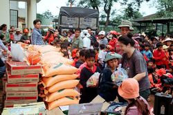 Gần 1.500 phần quà đến mới người nghèo và trẻ em huyện Di Linh