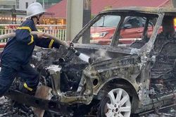 Đang lưu thông, xe sang Range Rover bất ngờ cháy trơ khung trên cầu Chương Dương