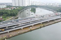 Ngắm đường vành đai 3 đi thấp qua hồ Linh Đàm sắp thông xe