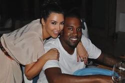 Kim Kardashian khoe ảnh bên chồng xóa tin đồn ly hôn