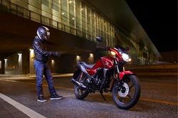 Cận cảnh xe côn tay Honda CB125F 2021