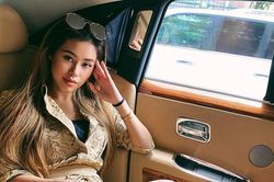 Tiên Nguyễn khoe siêu xe Maybach khiến dân tình phải trầm trồ
